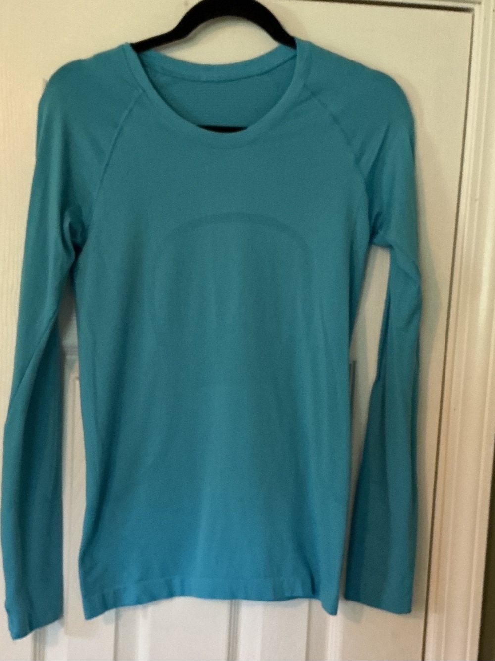 lululemon Swifty Tech Long Sleeve Crew Aqua Blue Sz 6 P2P 15.5-17.5” EUC